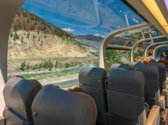 Szklany dach, jeziora, kultowe miasteczka. Najbardziej wyczekiwany pociąg 2026