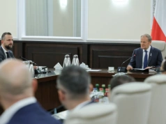 Koalicja znowu naśladuje PiS! Rząd pójdzie po wielką sieć handlową?