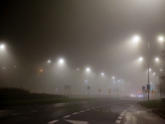 Ostrzeżenie przed gęstą mgłą w siedmiu województwach