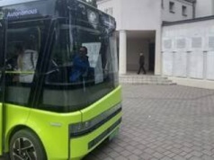 Autonomiczny minibus na Cmentarzu Osobowickim cieszył się dużym zainteresowaniem, ale nie zostanie na dłużej