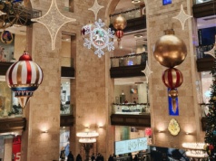 Galerie handlowe ruszają ze świąteczną ofensywą. Lodowiska, Mikołaje i specjalne akcje w całej Polsce