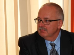 Sekretarz odchodzi z urzędu 