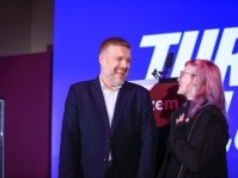 Zandberg kontra "emeryci żywiący się nienawiścią". Razem rusza w Polskę