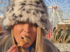 Na świątecznym jarmarku pod Pałacem Kultury i Nauki nie wszystko smaczne? "Omlet jest totalnym nieporozumieniem"