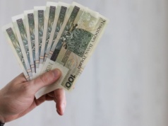 Tyle wynosi zasiłek dla bezrobotnych w 2025 roku. Tym Polakom przysługuje, trzeba spełnić warunki