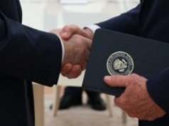 Plan pokojowy czy biznesowy? "Churchill i Reagan przewracają się w grobach"