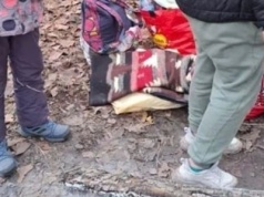 Matka z dziećmi od miesięcy tuła się po ulicach Warszawy. Padły mocne zarzuty pod adresem służb