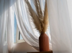 Wrzuć trzy tabletki do wody. Firanki robią się białe jak świeży śnieg