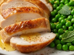 ​Niby zwykły obiad... a jednak nie do końca. Jurka Sobieniaka kurczak z orzechowym purée i miętowym groszkiem