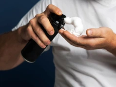 Wyciśnij porcję na szczotkę i wyszoruj WC. Kamień w mig zniknie