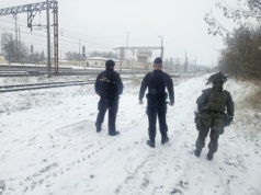 Operacja „TOR” w Łódzkiem. Policja, żołnierze WOT i funkcjonariusze SOK dbają o bezpieczeństwo kolei