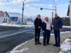 Skrzyżowanie Żwirki i Wigury zyskuje nowe zabezpieczenia. Mieszkańcy czekają na spokojniejszy ruch