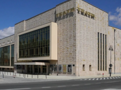 Powszechny się zmienia