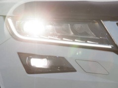 Unia zmieniła światła do jazdy dziennej. W pochmurne dni będzie czerwono