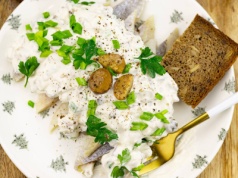 Śledzie w sosie tatarskim