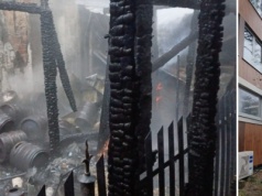 Pożar lokalu gastronomicznego w Juracie. Ogień zniszczył też elewację sąsiedniego budynku