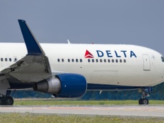 Samolot musiał zawrócić. Pojawił się problem z podłogą