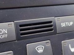 Tajemnicza kratka na desce rozdzielczej samochodu ma ważne przeznaczenie