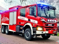 Trzyosiowa Scania od Stolarczyka. Nowy wóz OSP Niemojki