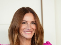 Makijaż na święta dla kobiet 50+. Jak zrobić piękny candle light make-up?