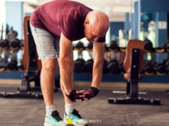 Najgorsze ćwiczenia dla seniorów. Powodują więcej szkody niż pożytku