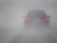 Ostrzeżenie dla Wrocławia: Będzie gęsta mgła, do tego śliskie drogi