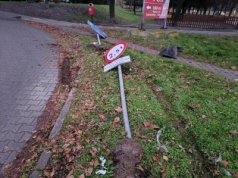 Miała trzy promile i jechała do Żabki po zaopatrzenie. Po drodze staranowała znaki