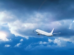 Jesienny budżet 2025 uderza w ceny biletów. Latanie będzie droższe