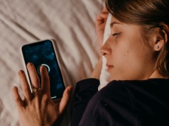 Siedzisz na X po nocach? Psycholodzy mają dla Ciebie złą wiadomość