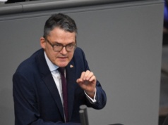 Niemiecki deputowany uderza w swój kraj, chodzi o Polskę. 