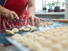 Uszka na wigilię robię wcześniej. Dzięki temu nie sklejają się w zamrażarce