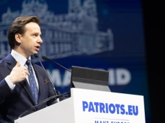 Bosak krytycznie ocenia decyzję Nawrockiego. „Wręcz błąd”