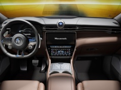 Oto nowy Maserati Grecale Lumina Blu - włoski design w księżycowym świetle