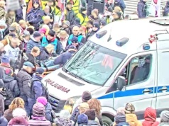 Zasłabł podczas manifestacji przy Belwederskiej. Gapie utrudniali akcje ratunkową