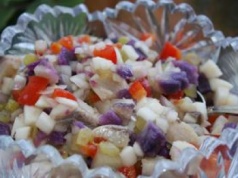 Sałatka śledziowa z ziemniakami. Klasyk w nowej wersji