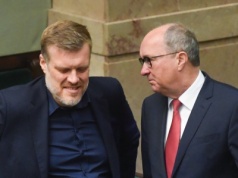 Patrzymy na to z politowaniem. A to tam toczy się bój o władzę nad Polską