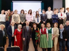 Prof. Anna Badora odwiedziła częstochowskie szkoły, których jest absolwentką