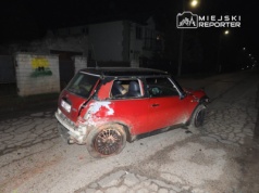 Zderzenie trzech aut. Z jednego pojazdu dwie osoby uciekły, pozostałe dwie były pijane