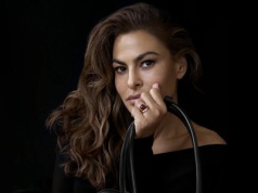 Stella McCartney prezentuje nową wega torebkę. Powstała z winogron i inspirowana jest grzbietem konia