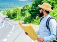 Nowy trik oszustów na dworcach i parkingach. Brzmi wiarygodnie, kończy się stratą pieniędzy