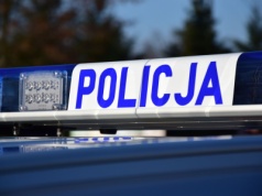 40-latek z niemal 6 promilami alkoholu znaleziony na poboczu. Świadek uratował mu życie