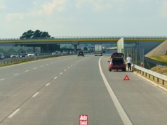 Zabrakło mu paliwa i wyszły na jaw przestępstwa. Kierowca zatrzymany przez policję na trasie S3