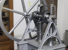 Czy wiesz, że silnik spalinowy powstał w 1853 roku?