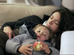 Matka ma dość harówki w święta. "Chcę wyjechać z dziećmi, ale rodzina się obrazi"