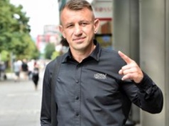Gorliwy Tomasz Adamek co rusz daje świadectwa wiary. Dzień bez różańca jest dla niego stracony