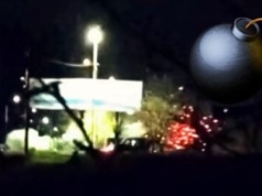 Bum! Nocne rendez-vous pod billboardem gwałtownie przerwane (WIDEO)