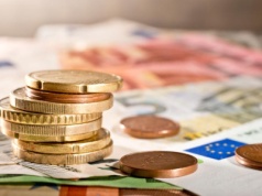 PKB i PMI wsparły złotego. Walka o przełamanie wsparcia wciąż trwa