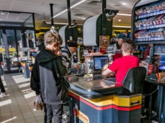 "Co ma tulipan do mrożonki". Biedronka z kolejną karą za promocje