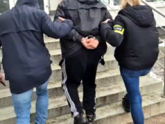 Areszt dla 47-latka. Mężczyzna miał 94 gramy narkotyków, 10 tysięcy złotych i 600 foliowych dilerek