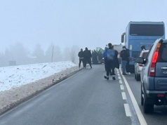 Pseudokibice z Grudziądza zaatakowali autokar. Policja ujawniła szokujący wiek jednego z nich